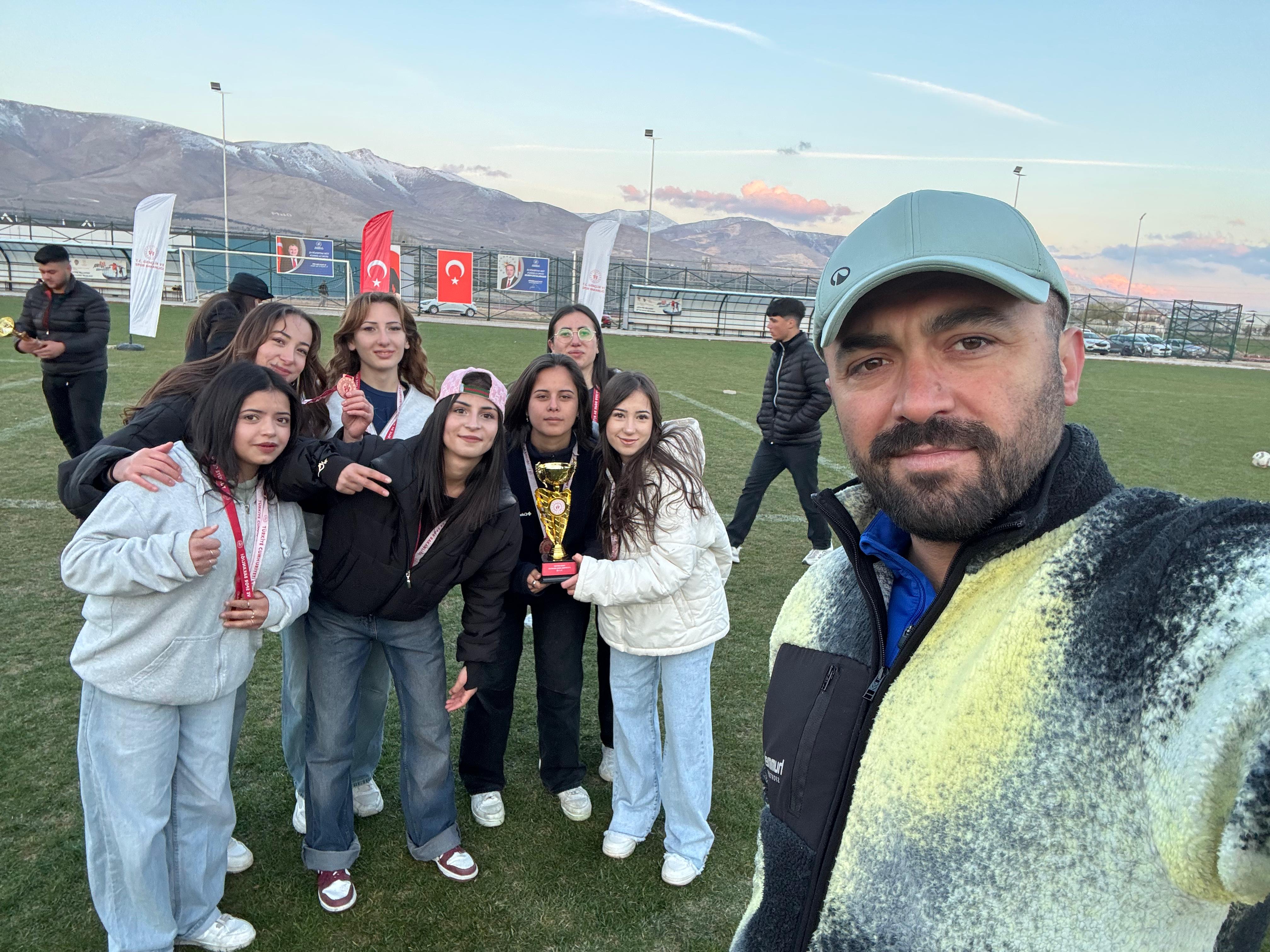 Güllü Sayın
